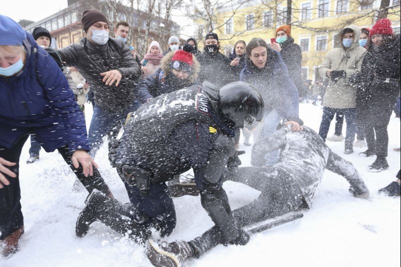 A policeman detains a man while protesters try to help him, during a protest against the jailing of opposition leader Alexei Navalny in St. Petersburg, Russia on January 31, 2021. Thousands of people have taken to the streets across Russia to demand the release of jailed opposition leader Alexei Navalny, keeping up the wave of nationwide protests that have rattled the Kremlin. Hundreds have been detained by police. (AP/PTI Photo)