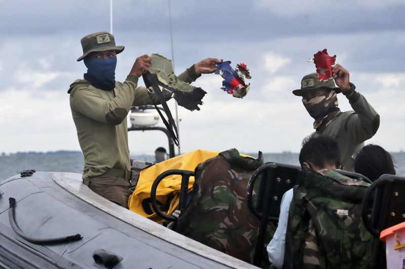 Indonesian navy divers show parts of aircraft recovered from the Java Sea where a Sriwijaya Air passenger jet crashed, near Jakarta, Indonesia on January 12, 2021. (AP/PTI Photo)