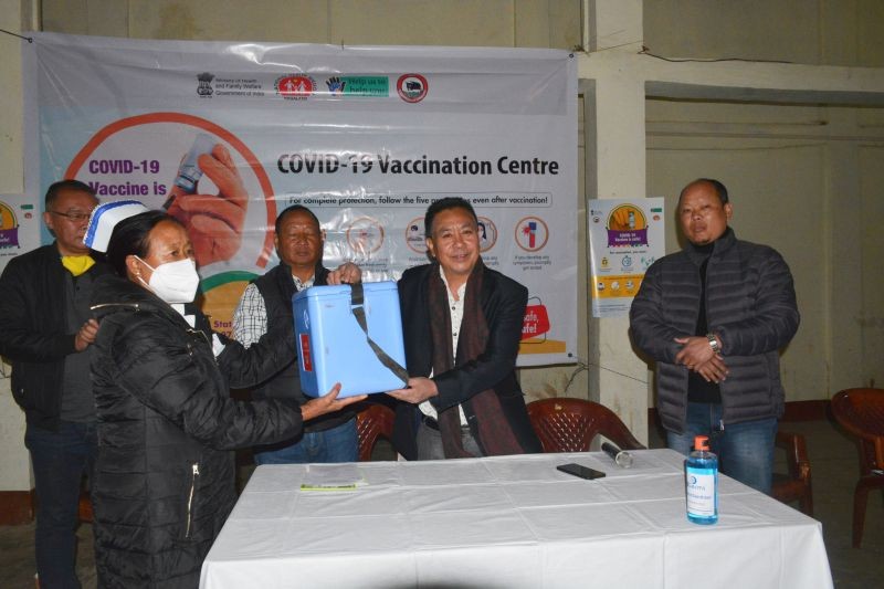 DC Zunheboto Peter Lichamo launches the COVID-19 vaccination at Town Hall, Zunheboto on January 16. (DIPR Photo)