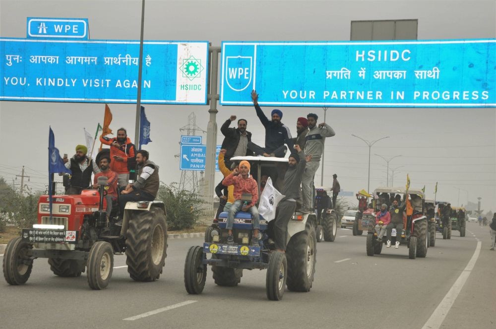 Sonipat: Farmers hold a tractor rally during their ongoing protest against the new farm laws, at Kundli Border in Sonipat, Thursday, Jan. 07, 2021. (PTI Photo)
