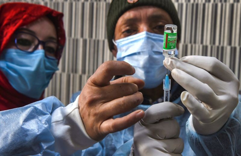 Srinagar: Medical workers prepare to administer COVID-19 vaccine doses to Jammu and Kashmir police personnel, at the Police Control Room (PCR), in Srinagar, Thursday, Feb. 4, 2021. (PTI Photo/S. Irfan)