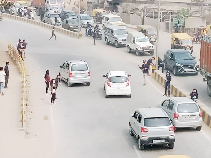 Volunteers handing out pamphlets at Purana Bazaar in Dimapur on February 25 to promote road safety as part of the Road Safety Advocacy Programme organized by the Kipi Qomi Welfare Society (KQWS), Thilixu. Around 25 volunteers distributed pamphlets with assistance from the Dimapur Traffic Police. It was conducted under the guidelines of   Ministry of Road Transport & Highways. The KQWS will also be conducting awareness programmes in schools in Zunheboto district through activities like quiz, seminar etc. (Photo Courtesy: KQWS)