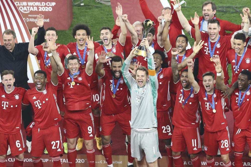 Al Rayyan: Bayern's goalkeeper Manuel Neuer holds up the trophy as celebrates with his teammates winning the Club World Cup final soccer match between FC Bayern Munich and Tigres at the Education City stadium in Al Rayyan, Qatar, Thursday, Feb. 11, 2021. AP/PTI
