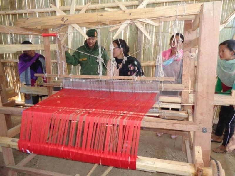 AR Shamator Battalion distributed two handloom machines at Aniyakshu village on January 31. (Photo Caption: IGAR North)