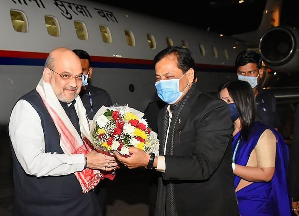 Guwahati: Home Minister Amit Shah being welcomed by Assam Chief Minister Sabananda Sonowal on his arrival at LGBI Airport, in Guwahati. (PTI Photo)