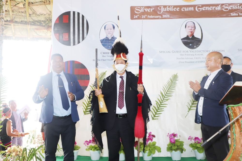 Chief Minister Neiphiu Rio being welcomed by ENPO office bearers at the ENPO silver jubilee programme in Tobu on February 24. (Photo Courtesy: CMO, Nagaland)