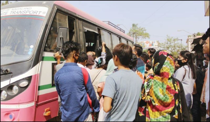 Passengers clamor to get into to a pink bust at the bus stop in Dimapur railway station. (Morung Photo)