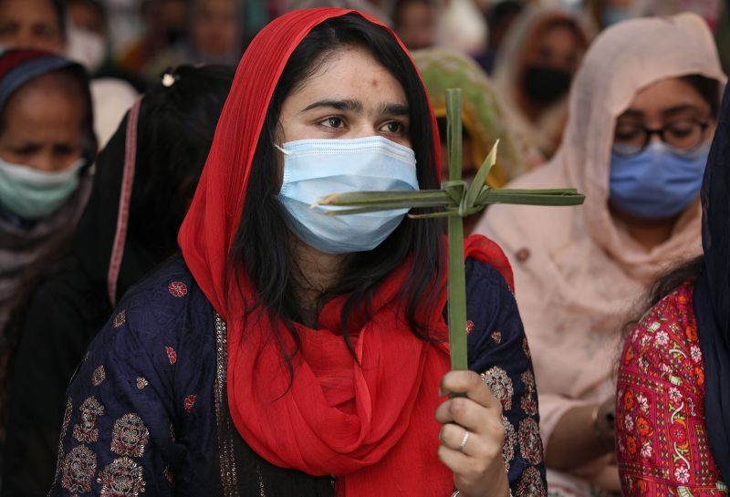 Lahore : A Pakistani Christian holds a palm frond during Palm Sunday Mass in St. Anthony Church, in Lahore, Pakistan, Sunday, March 28, 2021. AP/PTI