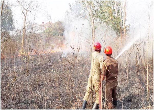 Fire personnel  dousing the fire at 6th Mile, Sovima, Pesuozhü Ward, Dimapur on March 4. (Photo Courtesy: F&ES Nagaland)