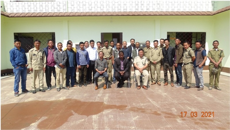 The participants posing for the lens with DMU Head and SDO (C) after the meeting.