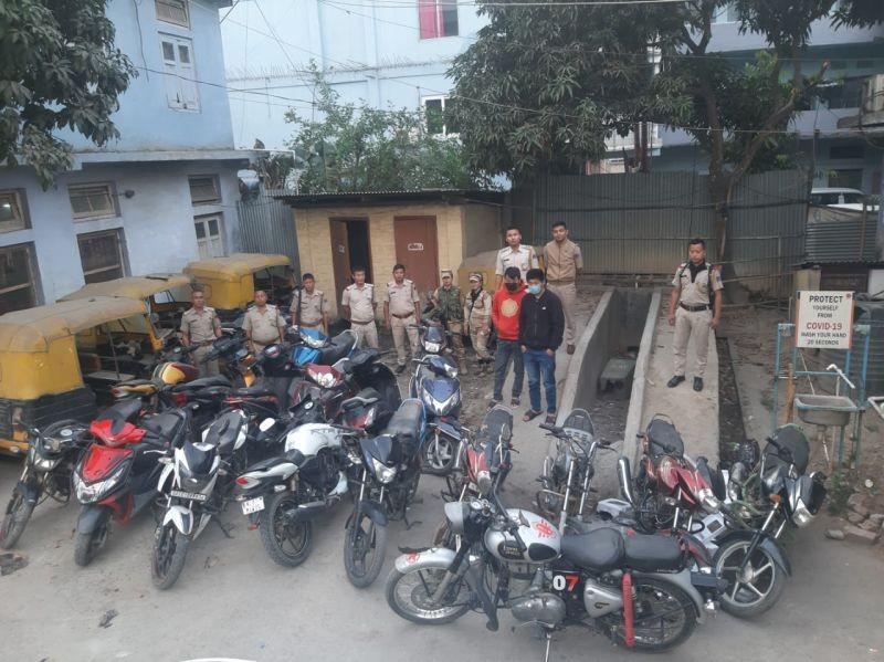 Dimapur Police team with the gang of two wheeler lifters in Dimapur on March 23. (Photo Courtesy: ADCP (Crime)/PRO, Dimapur)