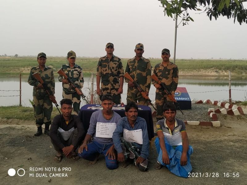 3 Bangladeshis, Indian tout held while crossing into Bengal. (IANS Photo)