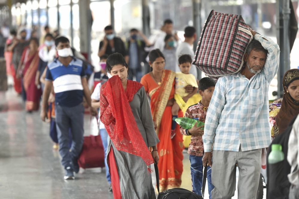 Lucknow: Passengers not wearing masks arrive at Charbagh Railway Station amid the COVID-19 pandemic, in Lucknow, Thursday, March 18, 2021.(PTI Photo/Nand Kumar)
