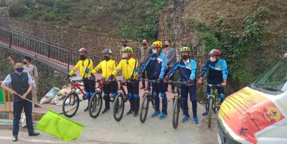 Neilasa Sopfü flagging off Cyclothon in Kohima on April 14. (Morung  Photo)