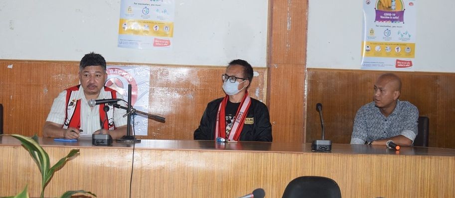 Abu Metha, Advisor to Nagaland CM addressing heads of offices of Wokha district during the meeting on April 23. (DIPR Photo)