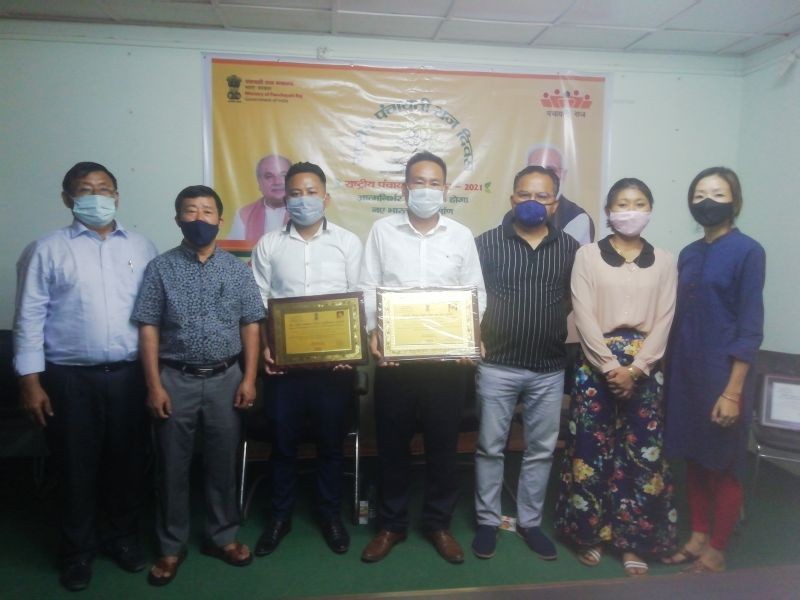 ADC Dimapur Atokhe Aye along with department officials giving away the awards to the representatives of Vihokhu village on the occasion of National Panchayati Raj Day 2021 on April 25.