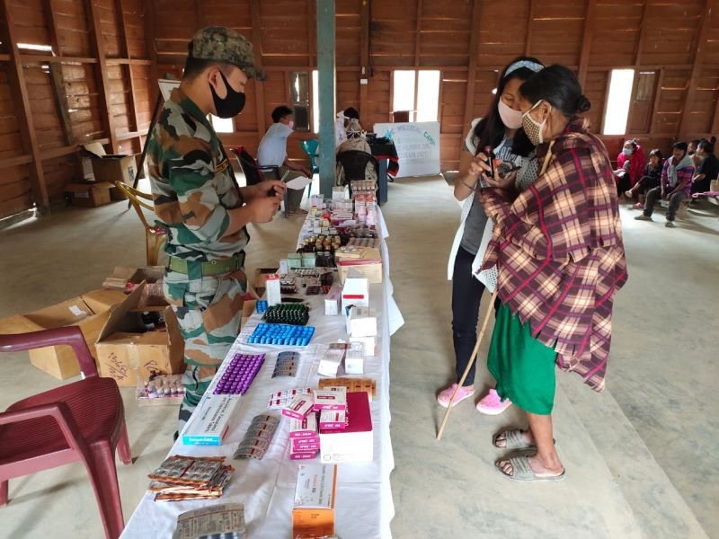 Phek Battalion of Assam Rifles under the aegis of Headquarters Inspector General Assam Rifles (North) in coordination with district administration donated safety accessories like masks, face shields, sanitizers and multivitamins during the camp cum awareness drive at New Thewati and Khotsukhuno villages in Phek. The teams also carried out medical check-up and distributed free medicines to the needy. (Photo Courtesy: 22AR, Phek)