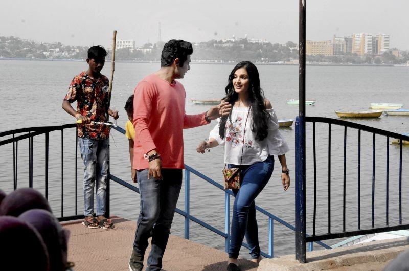 Bhopal: Actors Tara Alisha Berry and Viraj Rao during shooting of their upcoming film 'Shukra Dosh' at Boat Club, in Bhopal, Thursday, April 8, 2021. (PTI Photo) 