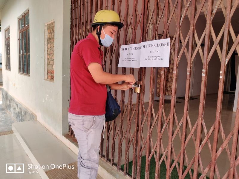 All Tribal Students’ Union Manipur members lock a government office in Manipur on April 5. (NNN Photo)