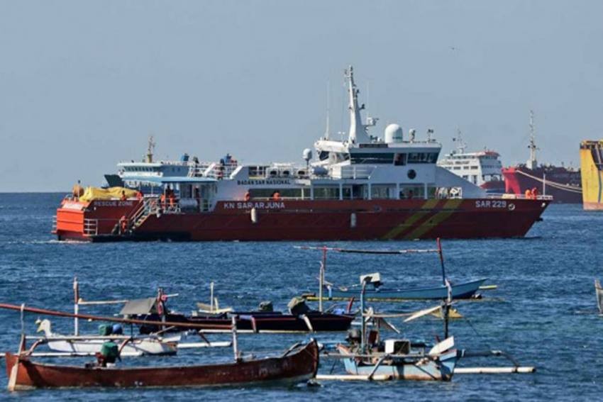 A National Search and Rescue Agency rescue ship sails to join the search for submarine KRI Nanggala that went missing while participating in a training exercise on Wednesday, off Banyuwangi, East Java, Indonesia. (AP Photo)