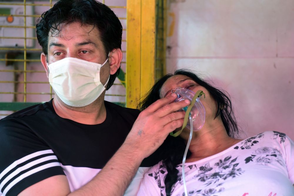 Indirapuram: A COVID-19 patient (R)  receives free oxygen provided by a Gurdwara amid the rise in Covid-19 cases across the country, in Indirapuram, Ghaziabad, Wednesday, April 28, 2021. (PTIPhoto/Kamal Kishore)