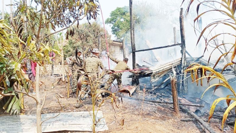Troops from the Jalukie Battalion of Assam Rifles under the aegis of HQ IGAR (North) assisting villagers in dousing a house fire at Heningkungalwa village under Peren district on April 6. (Photo Courtesy: HQ IGAR (N))