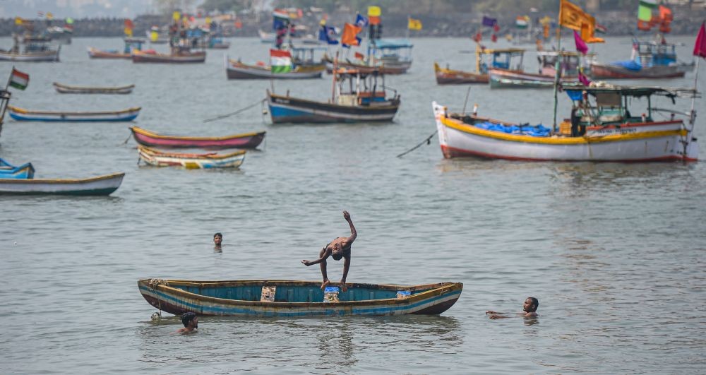 Mumbai: A boy dives the water to beat the afternoon heat, at Cuff Parade in Mumbai, Monday, April 26, 2021.  (PTI Photo/Shashank Parade)