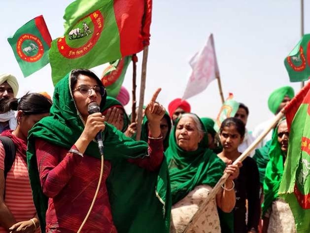 Activist-Nodeep-Kaur-Speaking-at-Farmers-Rally-at-the-Kundli-Manesar-Palwal-Expressway-in-Haryana. (Sania Farooqui Photo)