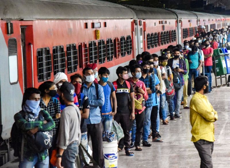 Patna: Migrants arriving from Maharashtra wait in a queue for Covid-19 tests at Patna railway station, amid the rise in Covid-19 cases across the country,  Sunday, April 18, 2021. (PTI Photo)