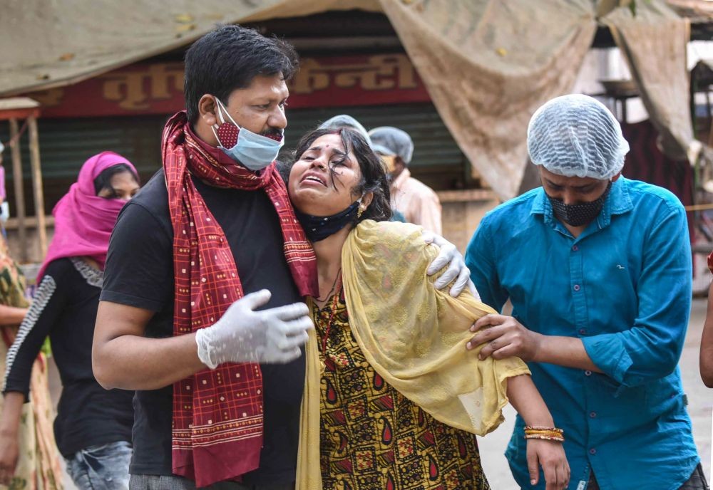 Patna: Family members mourn the death of a COVID-19 victim at Patna Medical College and Hospital (PMCH), amid a surge in coronavirus cases in record numbers across the country, in Patna, Tuesday, April 27, 2021. (PTI Photo)