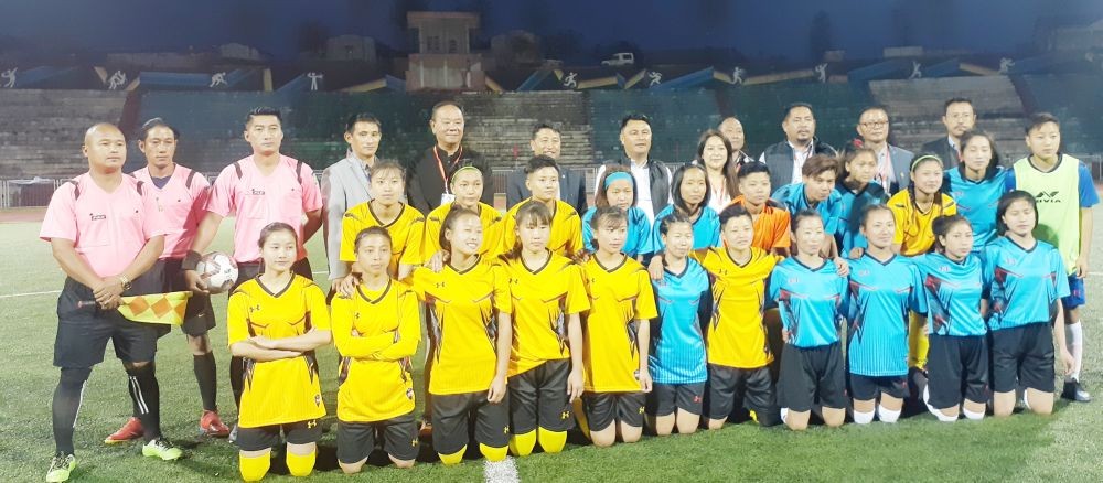 Er Zale Neikha and others with the players of the exhibition match between IGS XI and Kohima XI held after the inaugural function of the 21st Inter-District Football Championship 2021 (Dr T Ao Trophy) at Indira Gandhi Stadium, Kohima on April 12. (Morung Photo)