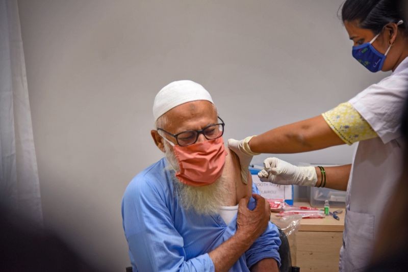 A medic administers COVID-19 vaccine to a beneficiary during the third phase of an inoculation drive, at ESIS Hospital Campus in Vashi, Navi Mumbai on April 1, 2021. (PTI Photo)