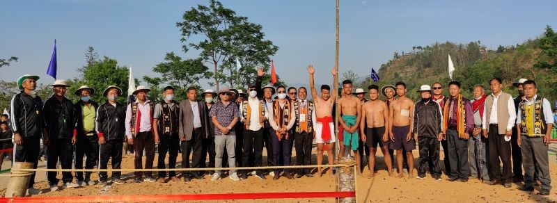 The winner, Wewuzo Krome with organizers and match officials of the Kuzha Netho Kethsü wrestling meet 2021. (Morung Photo)