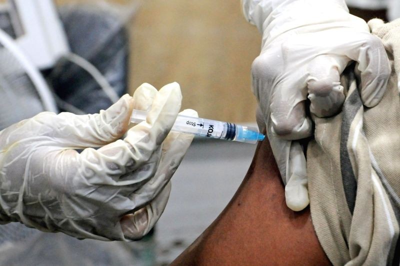 Prioritise beneficiaries for 2nd dose, reserve 70% vax for them: Govt to states. (IANS Photo)