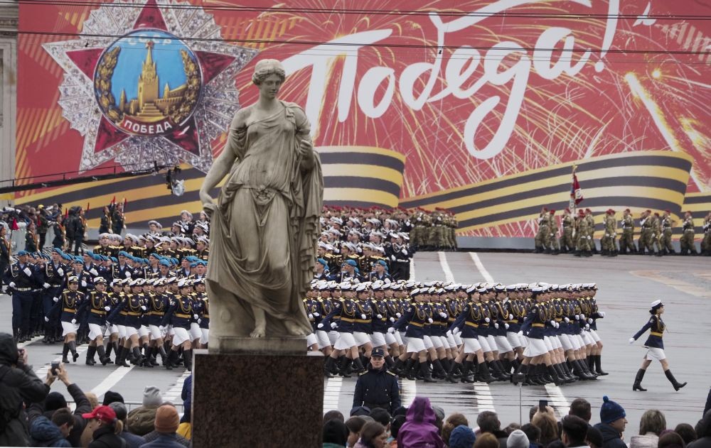 St. Petersburg: People watch a rehearsal for the Victory Day military parade which will take place at Dvortsovaya (Palace) Square on May 9 to celebrate 76 years after the victory in World War II, in St. Petersburg, Russia, Friday, May 7, 2021. AP/PTI Photo