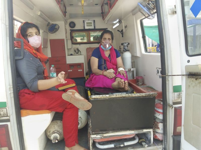 Ranchi: A Covid -19 patient waits for bed outside the Rajendra Institute of Medical Science (RIMS) in Ranchi, Friday, May 7, 2021. (PTI Photo)