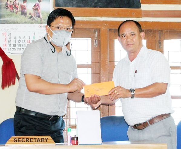 Rev Dr Mar Pongener handing over the donation to the Mokokchung DC on May 25.
