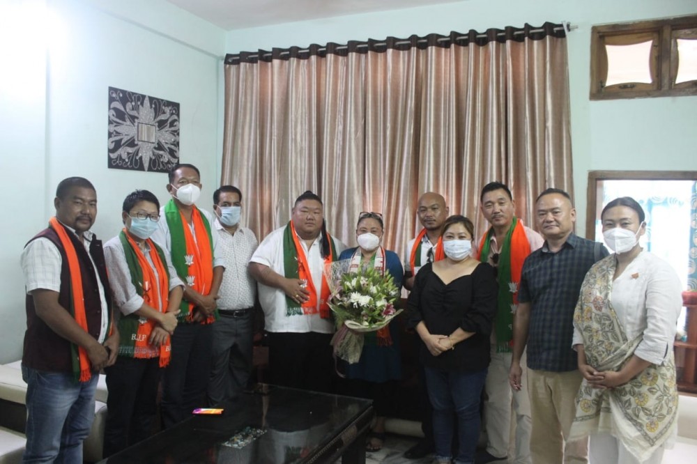 State President & Minister Temjen Imna Along and his State Office Bearers felicitating Aienla Jamir at her residence in Dimapur on June 27. (Photo: Media Cell BJP Nagaland)