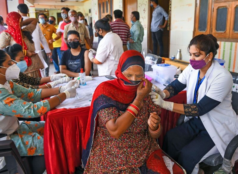 Health workers administer a dose of COVID-19 vaccine to beneficiaries during a special one-day vaccination drive at a vaccination center in Beawar on June 27. (PTI Photo)