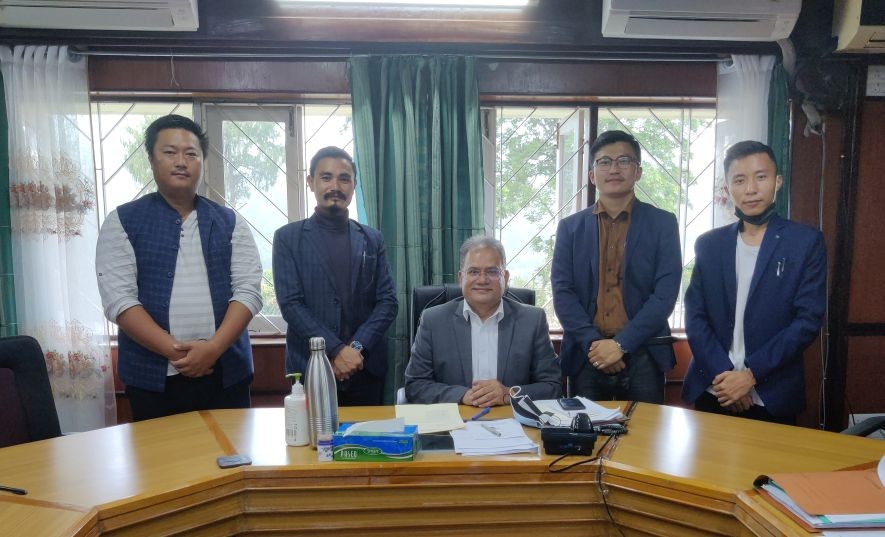 The Executives of Northern Angami Students Union ( NASU) along with the Chief Secretary Government of Nagaland after submitting a copy of the representation that was addressed to the Principal Director, Department of School Education.