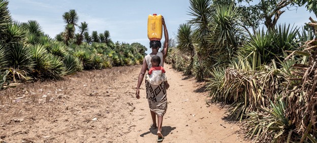 A woman in Madagascar walks for up to 14km a day to find clean water. (UNICEF/Safidy Andrianantenain Photo)