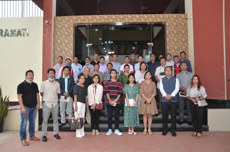 Felicitation programme for HSLC 2021 toppers under the 22nd Arkakong Assembly Constituency was held at Hotel Saramati. Dimapur on July 30. MLA and Advisor for Industries and Commerce, Imnatiba graced the function while his wife gave away the cash prize to the candidates. 