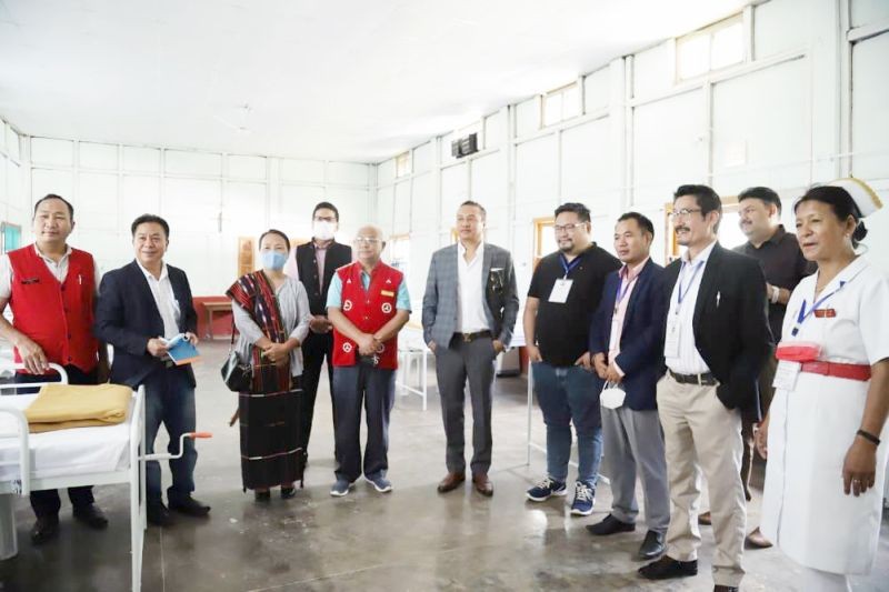 Z Kasheto Yepthomi (C) with the donors, medical staff and others at the District Hospital Zunheboto on July 24. (Morung Photo)