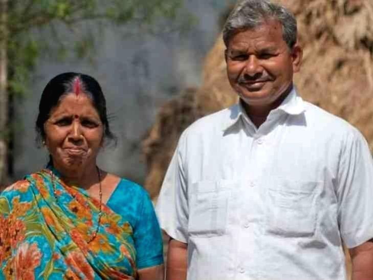 Lal Bihari Mritak with his wife. (IANS File Photo0