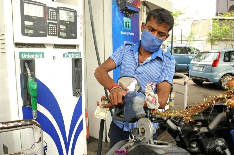 No fuel price hike for second straight day. (IANS Photo)