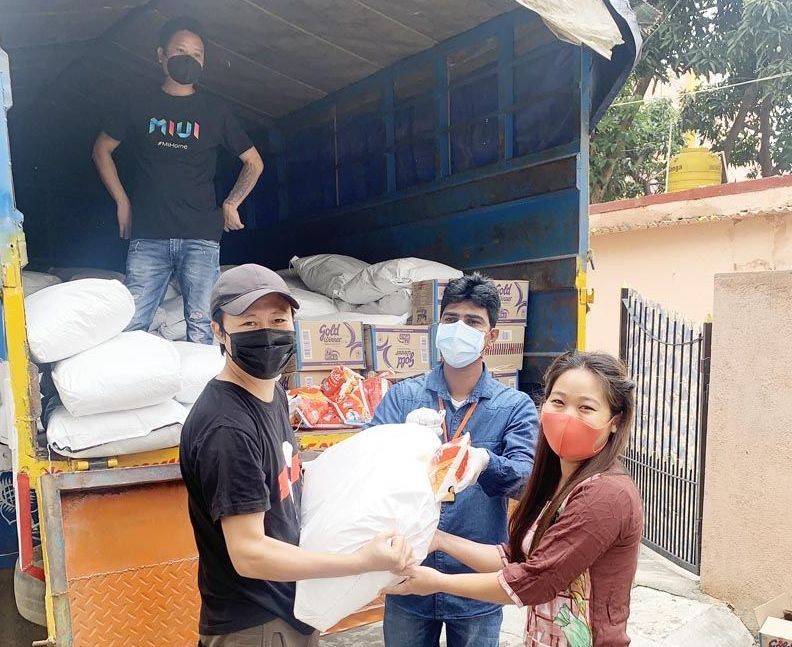 Grocery kits being handed over to beneficiaries in Bengaluru city. (Photo Courtesy: ENSUB)