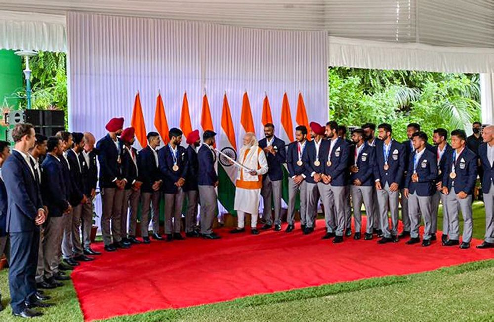 **EDS: IMAGE MADE AVAILABLE FROM PMO** New Delhi: Prime Minister Narendra Modi with Tokyo Olympics bronze medalist, men's hockey team during a felicitation ceremony at PM's residence in New Delhi, Monday, Aug 16, 2021. (PTI Photo)
