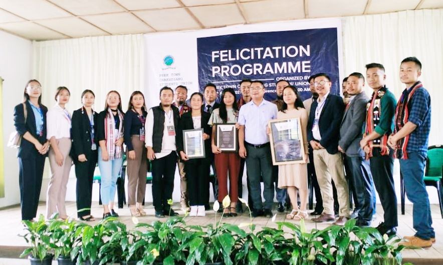 Zhoi Lohe, PTCSU officials with successful students.