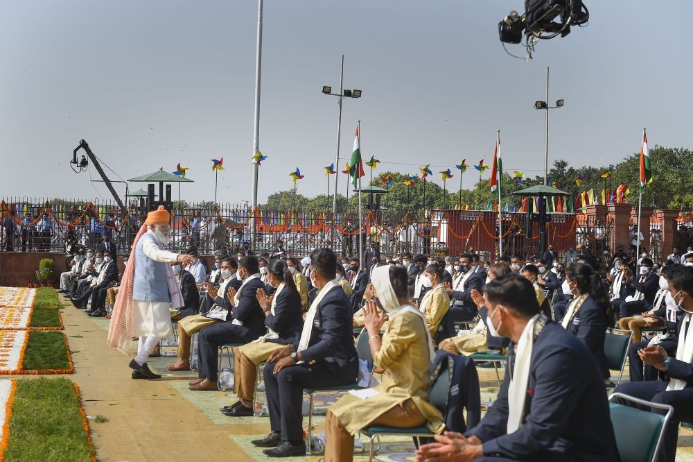 New Delhi: Prime Minister Narendra Modi meets athletes and sportspersons who participated in the Tokyo Olympics 2020, during the 75th Independence Day function at the historic Red Fort, in New Delhi, Sunday, August 15, 2021. (PTI Photo/Kamal Singh)
