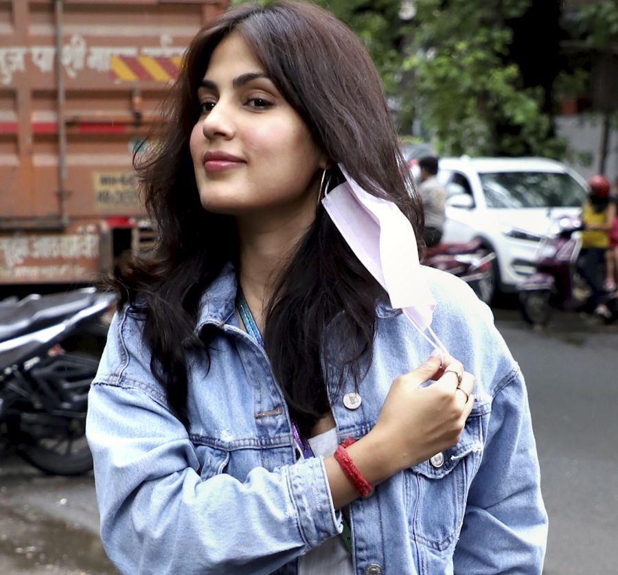 Mumbai: Bollywood actress Rhea Chakraborty spotted at Bandra in Mumbai, Friday, August 20, 2021. (PTI Photo)